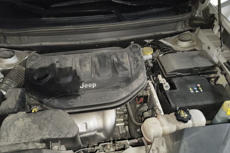 Used Jeep Cherokee 2019 2.0L 2WD Premium Edition China VI Engine Bay
