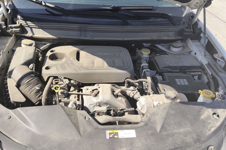 Used Jeep Cherokee 2019 2.0T Four-Wheel Drive Explorer Edition China VI Emission Standard Engine Bay