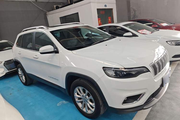 Used Jeep Cherokee 2019 2.0T Two-Wheel Drive Smart Enjoyment Version China VI Exterior 2