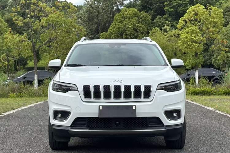 Used Jeep Cherokee 2019 2.0T Four-Wheel Drive Explorer Edition China V Exterior 2