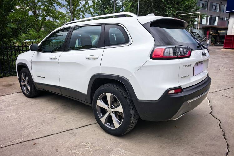 Used Jeep Cherokee 2019 2.0T Four-Wheel Drive Explorer Edition + Autonomous Driving Smart Package China VI Exterior 2