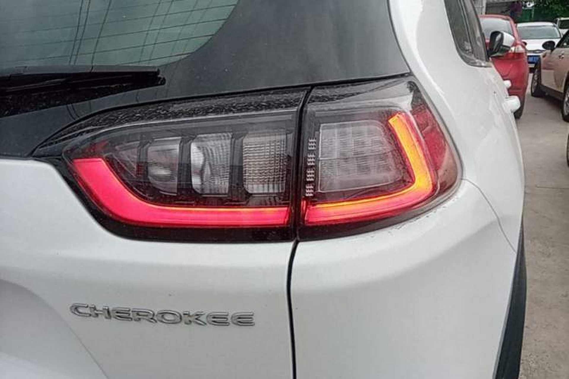 Used Jeep Cherokee 2019 2.0T Two-Wheel Drive Smart Enjoyment Version China VI Exterior 3