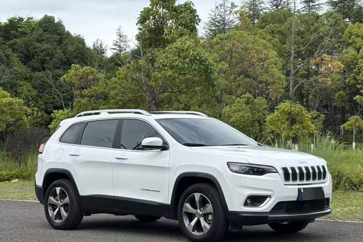 Used Jeep Cherokee 2019 2.0T Four-Wheel Drive Explorer Edition China V Exterior 3
