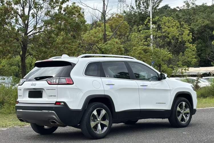 Used Jeep Cherokee 2019 2.0T Four-Wheel Drive Explorer Edition China V Exterior 4