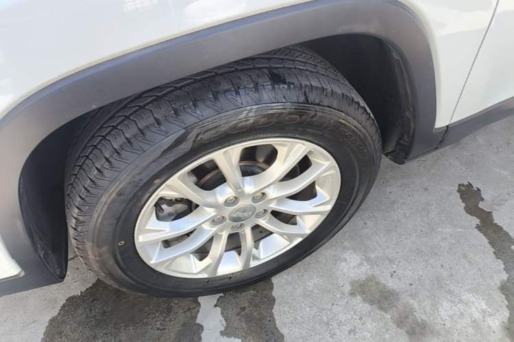 Used Jeep Cherokee 2019 2.0T Two-Wheel Drive Smart Enjoyment Version China VI Exterior 4