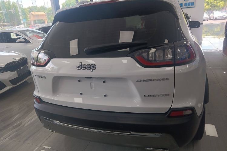 Used Jeep Cherokee 2019 2.0T Two-Wheel Drive Yue Xiang Edition China VI Emission Standard Exterior 4