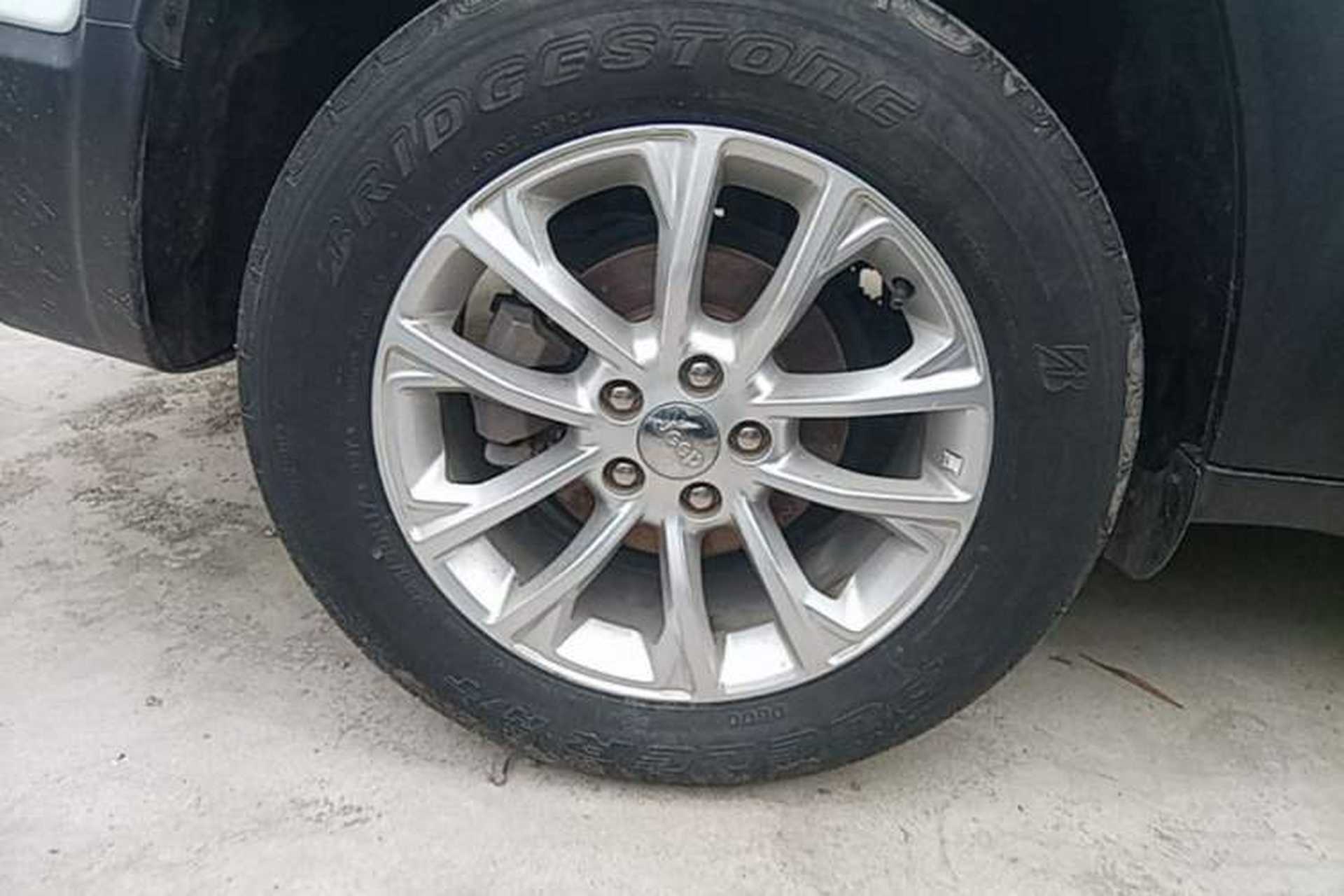 Used Jeep Cherokee 2019 2.0T Two-Wheel Drive Smart Enjoyment Version China VI Exterior 5