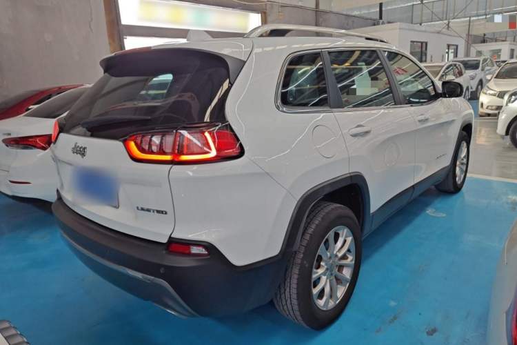 Used Jeep Cherokee 2019 2.0T Two-Wheel Drive Smart Enjoyment Version China VI Exterior 5