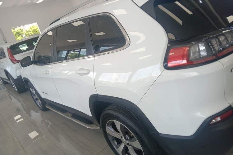 Used Jeep Cherokee 2019 2.0T Two-Wheel Drive Yue Xiang Edition China VI Emission Standard Exterior 5
