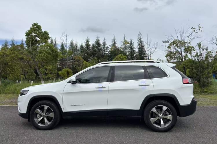 Used Jeep Cherokee 2019 2.0T Four-Wheel Drive Explorer Edition China V Exterior 7