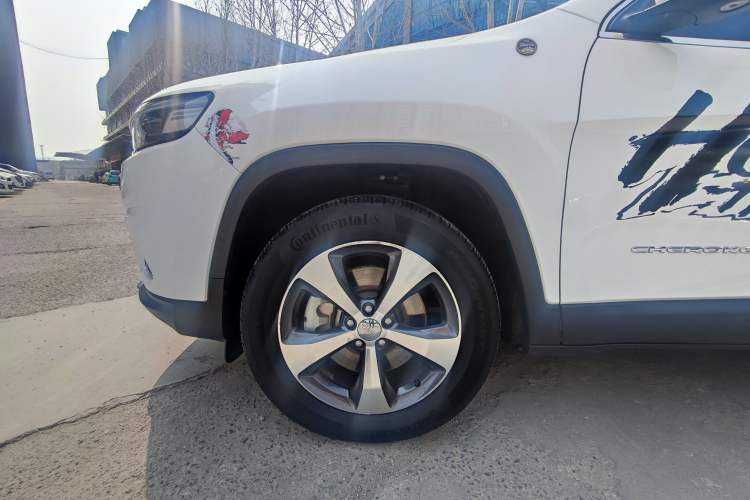 Used Jeep Cherokee 2019 2.0T Four-Wheel Drive Explorer Edition China V Exterior 9