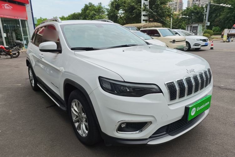 Used Jeep Cherokee 2019 2.0L Two-Wheel Drive Premium Edition China V Emission Standard Front Right 45 Deg