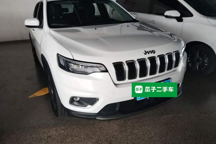 Used Jeep Cherokee 2019 2.0T Four-Wheel Drive Explorer Edition China V Front Right 45 Deg
