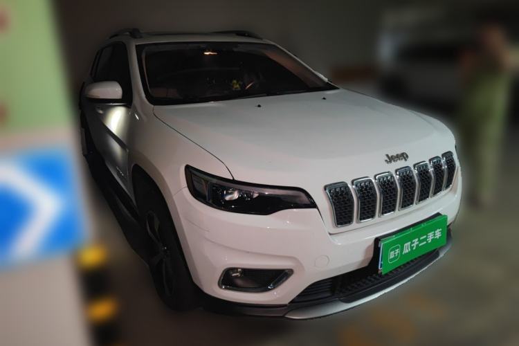 Used Jeep Cherokee 2019 2.0T Four-Wheel Drive Explorer Edition China VI Emission Standard Front Right 45 Deg