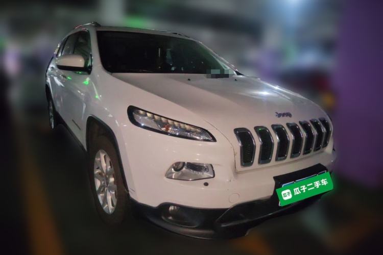 Used Jeep Cherokee 2019 2.0L Two-Wheel Drive Standard Edition China V Front Right 45 Deg