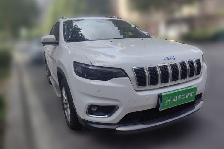 Used Jeep Cherokee 2019 2.0T Two-Wheel Drive Smart Enjoyment Version China VI Front Right 45 Deg