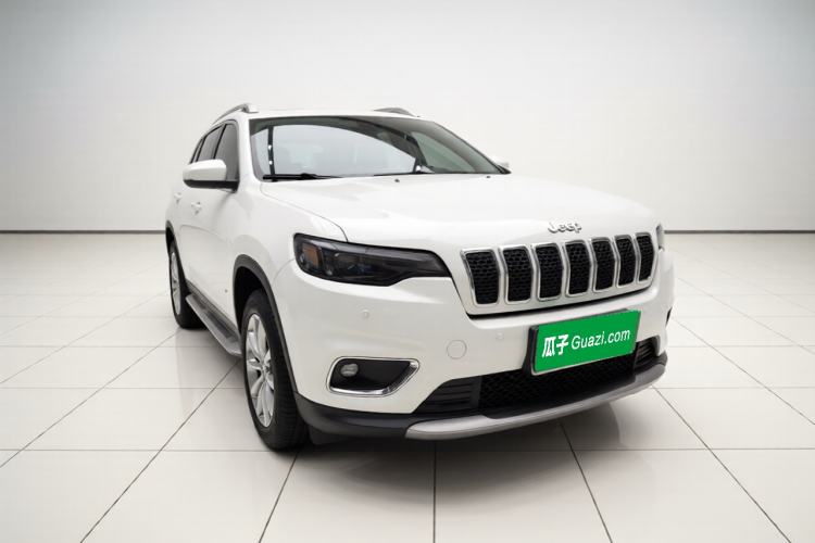 Used Jeep Cherokee 2019 2.0T Two-Wheel Drive Smart Enjoyment Version China VI Front Right 45 Deg