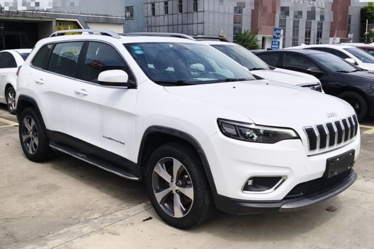 Used Jeep Cherokee 2019 2.0T Four-Wheel Drive Explorer Edition China VI Emission Standard Front Right 45 Deg