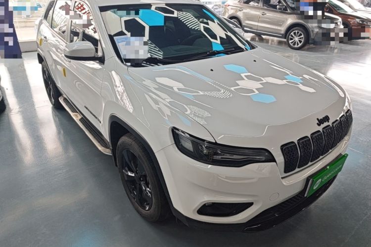 Used Jeep Cherokee 2019 2.0T Four-Wheel Drive Explorer Edition China VI Emission Standard Front Right 45 Deg