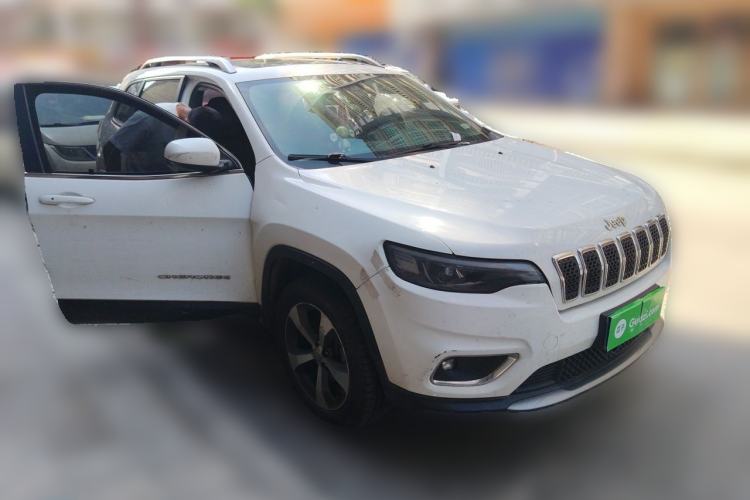Used Jeep Cherokee 2019 2.0T Four-Wheel Drive Explorer Edition China V Front Right 45 Deg