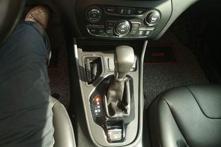 Used Jeep Cherokee 2019 2.0T 2WD Enjoyment Edition China V Gear Lever