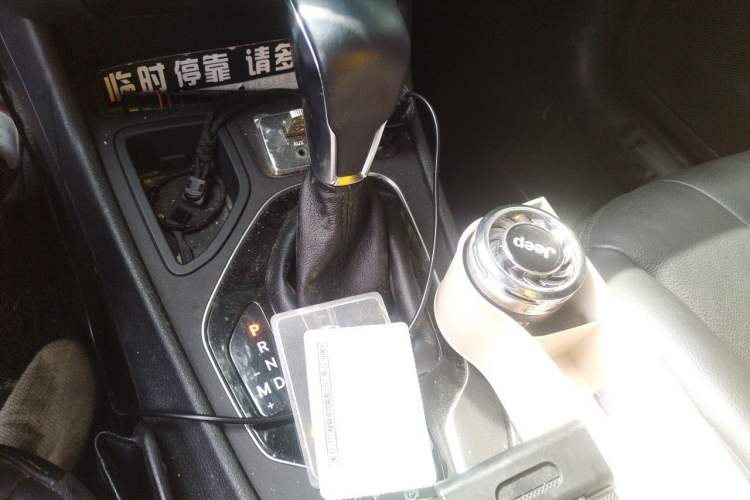 Used Jeep Cherokee 2019 2.0T Two-Wheel Drive Smart Enjoyment Version China VI Gear Lever
