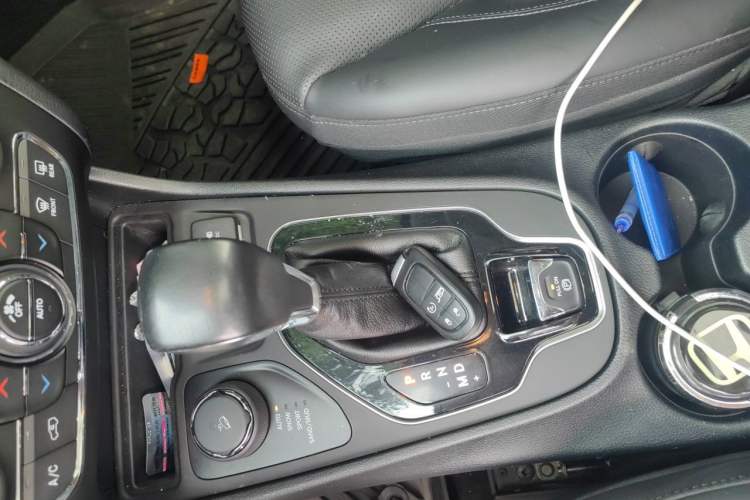 Used Jeep Cherokee 2019 2.0T Four-Wheel Drive All-Round Version China VI Gear Lever