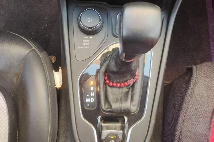 Used Jeep Cherokee 2019 2.0T Four-Wheel Drive Explorer Edition China VI Emission Standard Gear Lever
