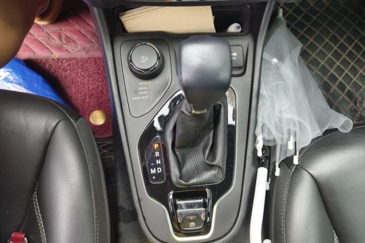 Used Jeep Cherokee 2019 2.0T Four-Wheel Drive Explorer Edition China VI Emission Standard Gear Lever