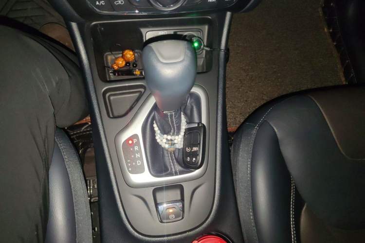 Used Jeep Cherokee 2019 2.0L Two-Wheel Drive Standard Edition China V Gear Lever