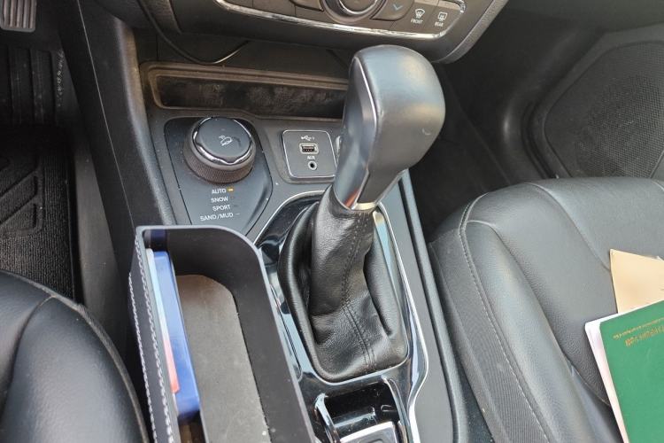 Used Jeep Cherokee 2019 2.0T Four-Wheel Drive Explorer Edition China V Gear Lever
