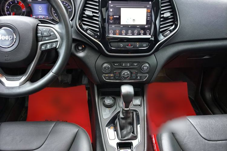 Used Jeep Cherokee 2019 2.0T Four-Wheel Drive Explorer Edition + Autonomous Driving Smart Package China VI Gear Lever