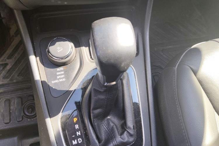 Used Jeep Cherokee 2019 2.0T Four-Wheel Drive Explorer Edition China VI Emission Standard Gear Lever