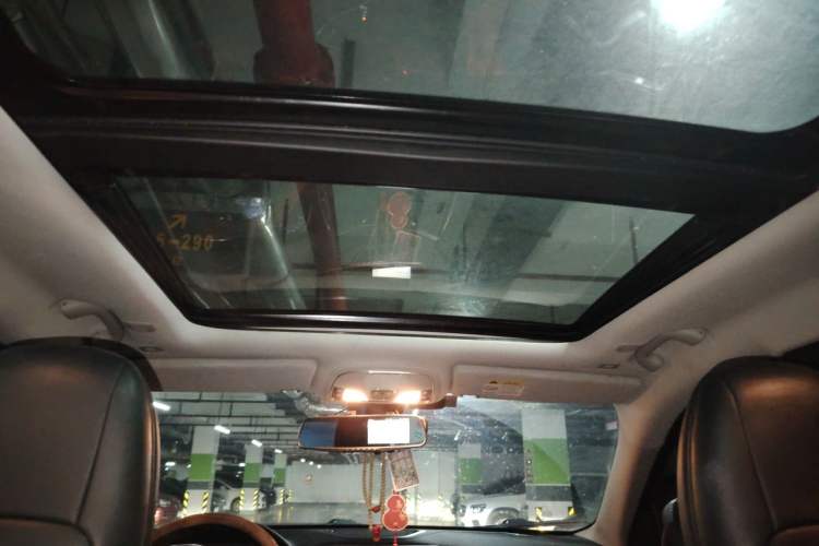 Used Jeep Cherokee 2019 2.0T Two-Wheel Drive Smart Enjoyment Version China VI Headliner