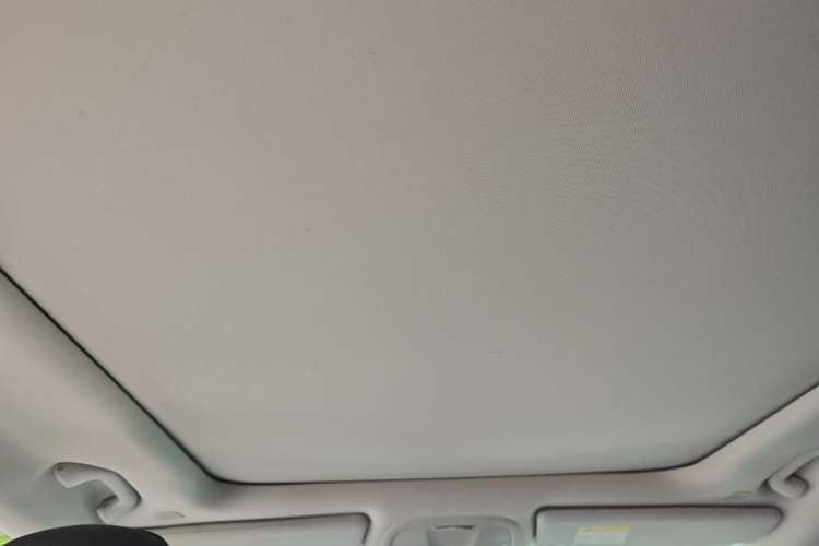 Used Jeep Cherokee 2019 2.0L Two-Wheel Drive Premium Edition China V Emission Standard Headliner