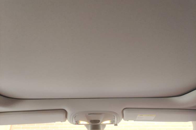 Used Jeep Cherokee 2019 2.0T Four-Wheel Drive Explorer Edition China VI Emission Standard Headliner