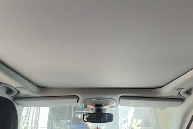 Used Jeep Cherokee 2019 2.0T Two-Wheel Drive Smart Enjoyment Version China VI Headliner