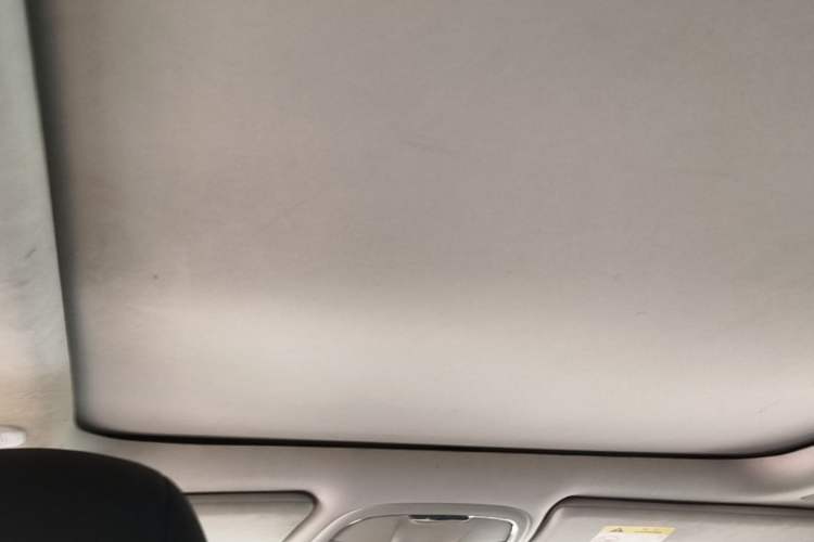Used Jeep Cherokee 2019 2.0T Four-Wheel Drive Explorer Edition China VI Emission Standard Headliner