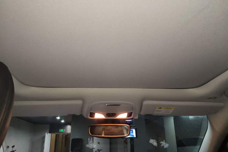 Used Jeep Cherokee 2019 2.0L 2WD Premium Edition China VI Headliner