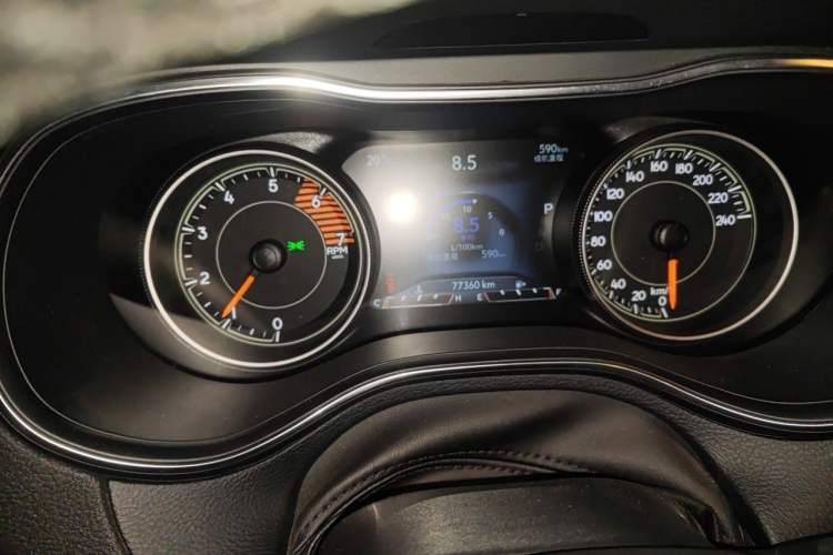 Used Jeep Cherokee 2019 2.0T Four-Wheel Drive Exploration Edition + Autonomous Driving Smart Package China V Instrument Cluster
