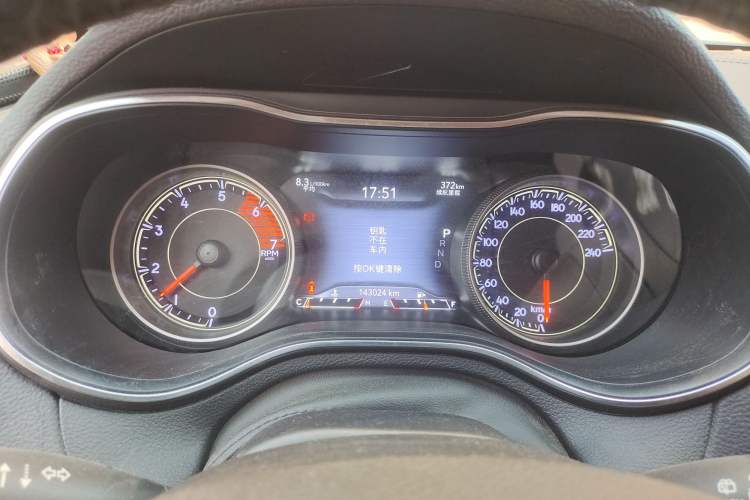 Used Jeep Cherokee 2019 2.0T Four-Wheel Drive Explorer Edition China VI Emission Standard Instrument Cluster