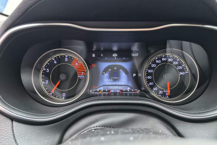 Used Jeep Cherokee 2019 2.0T Four-Wheel Drive Explorer Edition China VI Emission Standard Instrument Cluster