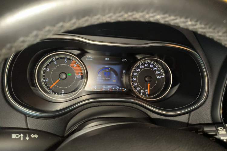 Used Jeep Cherokee 2019 2.0T Two-Wheel Drive Smart Enjoyment Version China VI Instrument Cluster