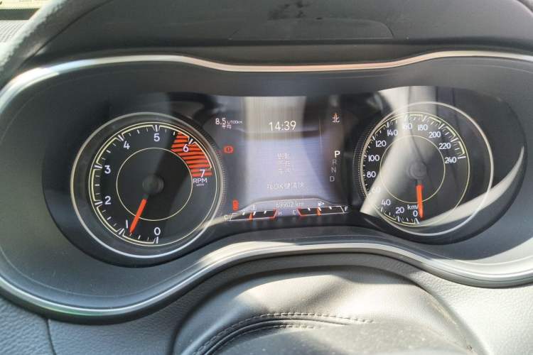 Used Jeep Cherokee 2019 2.0T Two-Wheel Drive Smart Enjoyment Version China VI Instrument Cluster