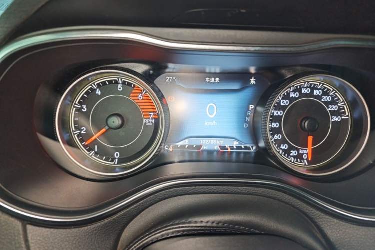 Used Jeep Cherokee 2019 2.0T Four-Wheel Drive Explorer Edition China VI Emission Standard Instrument Cluster