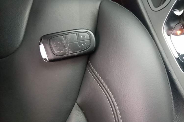 Used Jeep Cherokee 2019 2.0T Two-Wheel Drive Smart Enjoyment Version China VI Interior 1