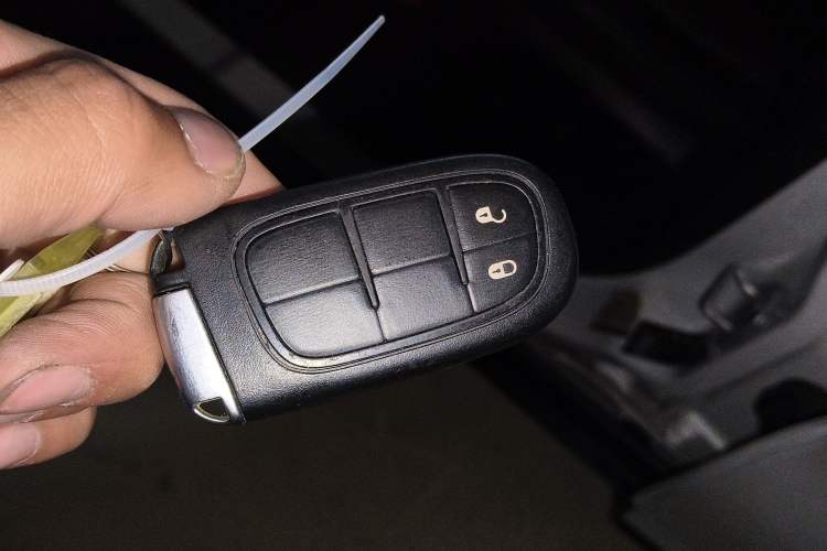 Used Jeep Cherokee 2019 2.0T Two-Wheel Drive Smart Enjoyment Version China VI Interior 1