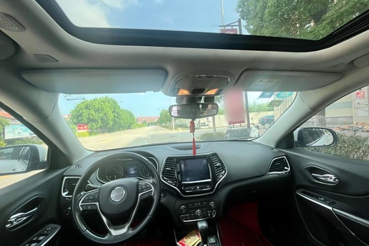 Used Jeep Cherokee 2019 2.0T 2WD Enjoyment Edition China V Interior 1