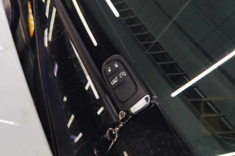 Used Jeep Cherokee 2019 2.0T Four-Wheel Drive Explorer Edition China V Interior 1