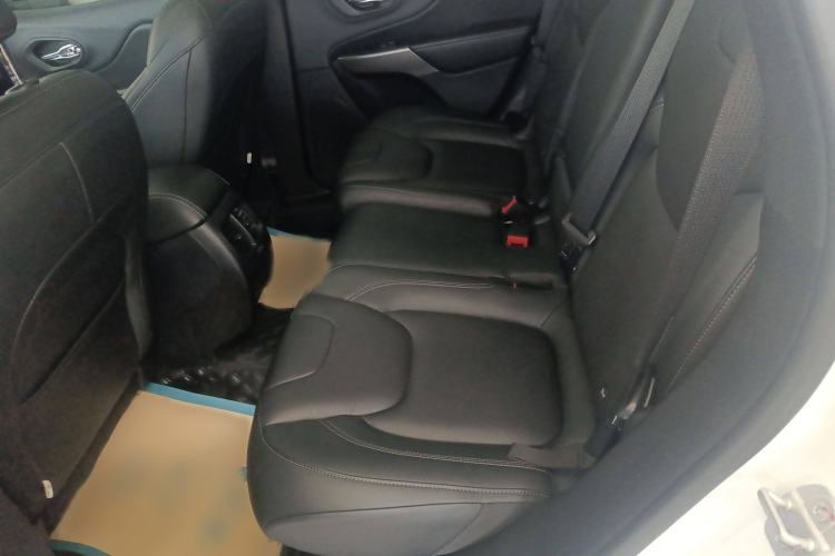 Used Jeep Cherokee 2019 2.0T Two-Wheel Drive Yue Xiang Edition China VI Emission Standard Interior 1